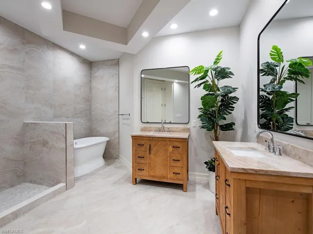 149  Colonade  CIR, Naples, FL 34103