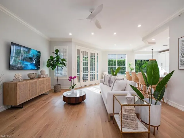 149  Colonade  CIR, Naples, FL 34103