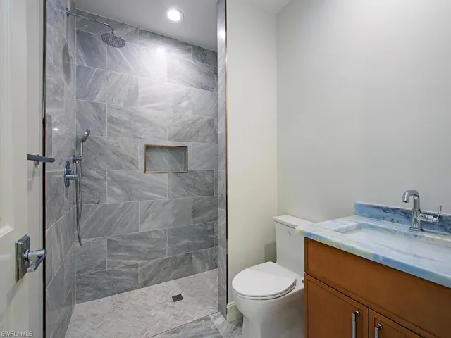 149  Colonade  CIR, Naples, FL 34103