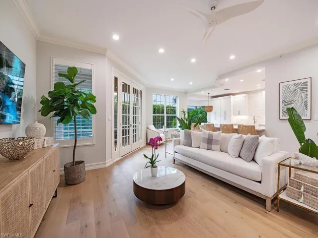 149  Colonade  CIR, Naples, FL 34103