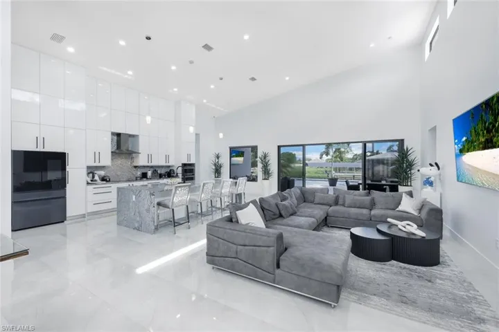 215 Se 28th Ter, Cape Coral, Florida 33904