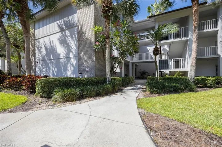 770 Waterford Dr 302, Naples, Florida 34113