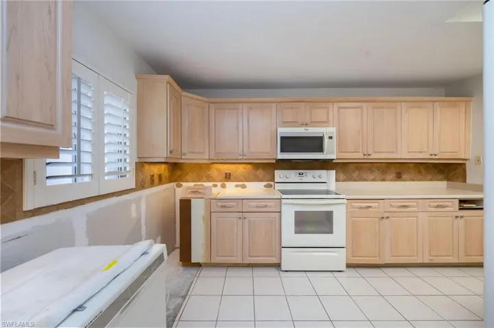770 Waterford Dr 302, Naples, Florida 34113