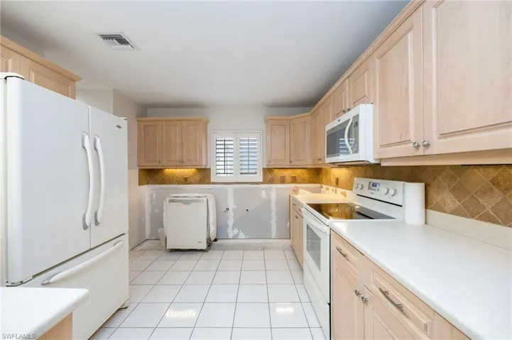 770 Waterford Dr 302, Naples, Florida 34113
