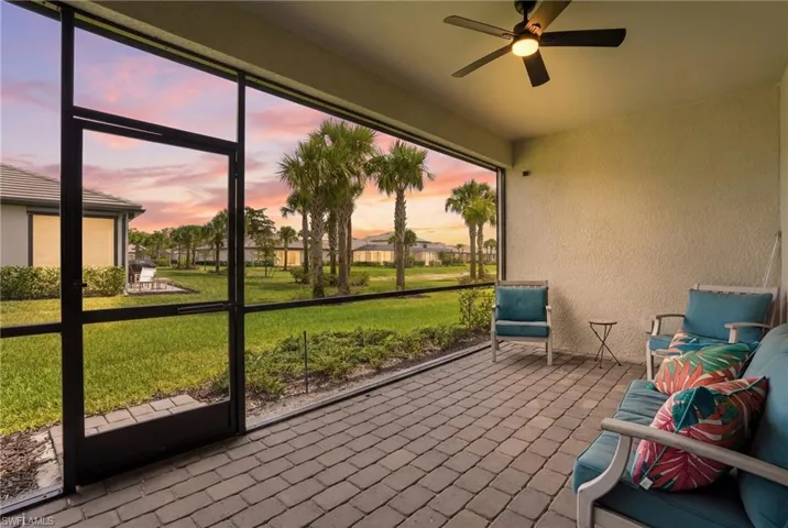 Sunroom with ceiling fan