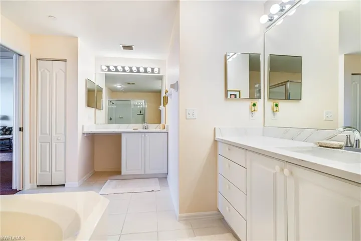 14815  Laguna  DR, Fort Myers, FL 33908