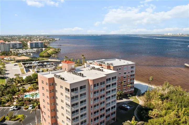 14815  Laguna  DR, Fort Myers, FL 33908