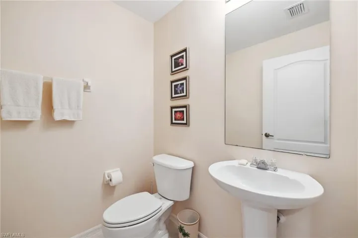 14815  Laguna  DR, Fort Myers, FL 33908