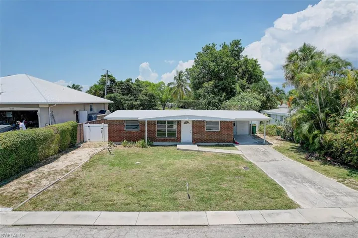 Ranch-style house with a front lawn