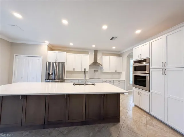 1588  Vizcaya  LN, Naples, FL 34113