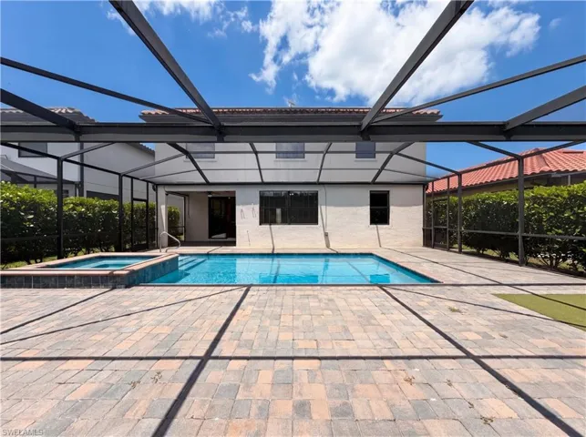 1588  Vizcaya  LN, Naples, FL 34113