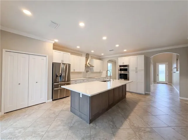1588  Vizcaya  LN, Naples, FL 34113