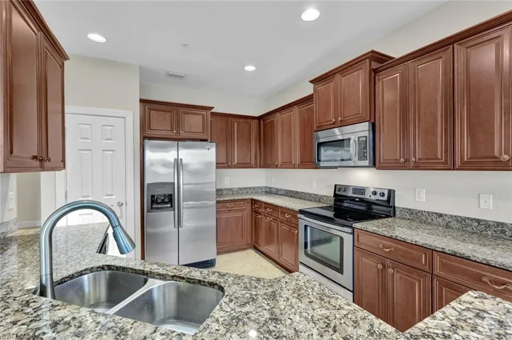 9557  Ironstone  TER, Naples, FL 34120