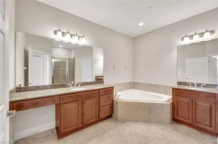 9557  Ironstone  TER, Naples, FL 34120