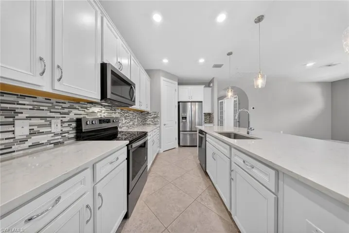17316 Ashcomb Way, Estero, Florida 33928