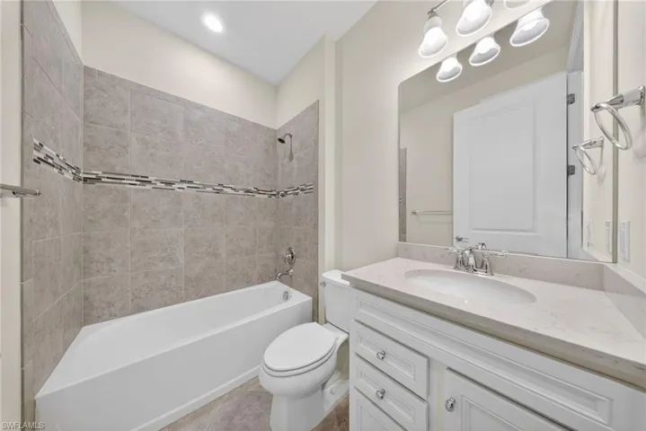 17316 Ashcomb Way, Estero, Florida 33928