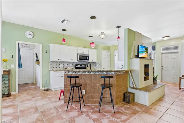 The heart of the home with a breakfast bar perfect for casual dining and entertaining.
