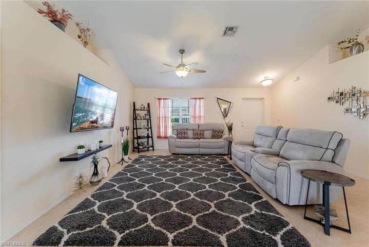 1904 NE 19th AVE, CAPE CORAL FL 33909