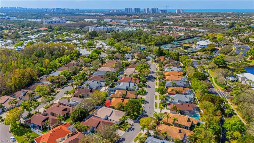 Birds eye view of property