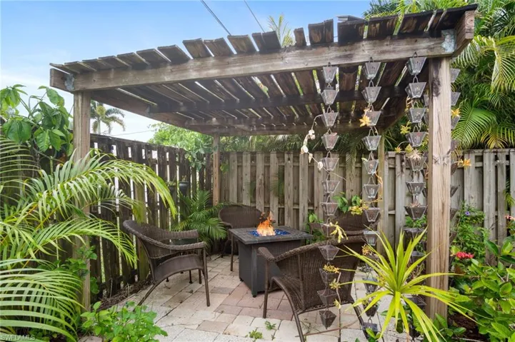740  106th N AVE, Naples, FL 34108