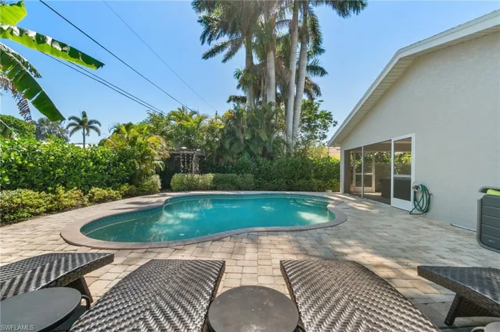 740  106th N AVE, Naples, FL 34108