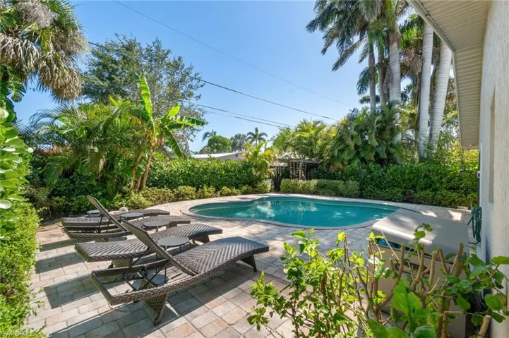 740  106th N AVE, Naples, FL 34108