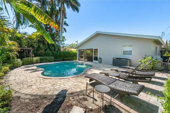 740  106th N AVE, Naples, FL 34108