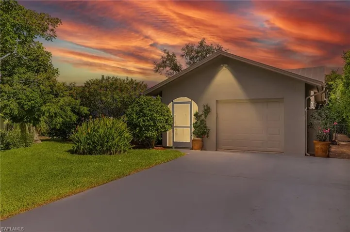 715 96th Ave N, Naples, Florida 34108