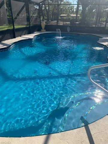 Screened Swimming pool