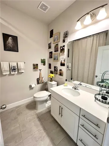 Guest Bathroom with tub/shower.