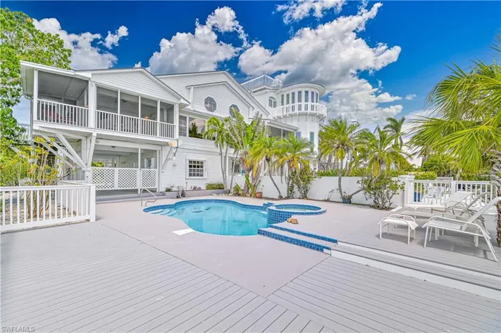 Spacious pool deck area