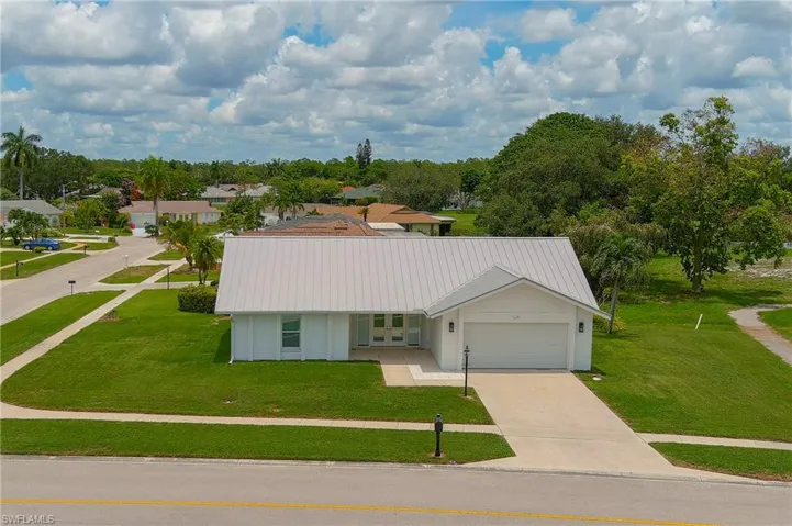 124  Fleur De Lis  LN, Naples, FL 34112