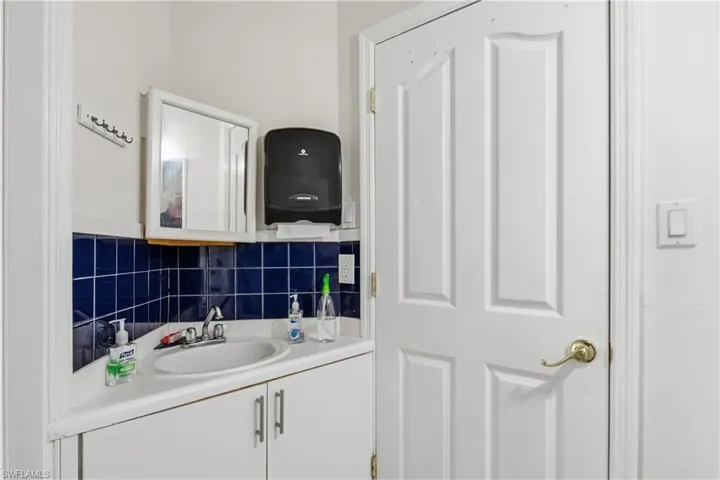 128 Viking Way, Naples, Florida 34110