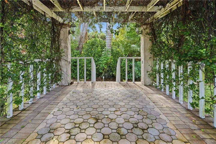 128 Viking Way, Naples, Florida 34110