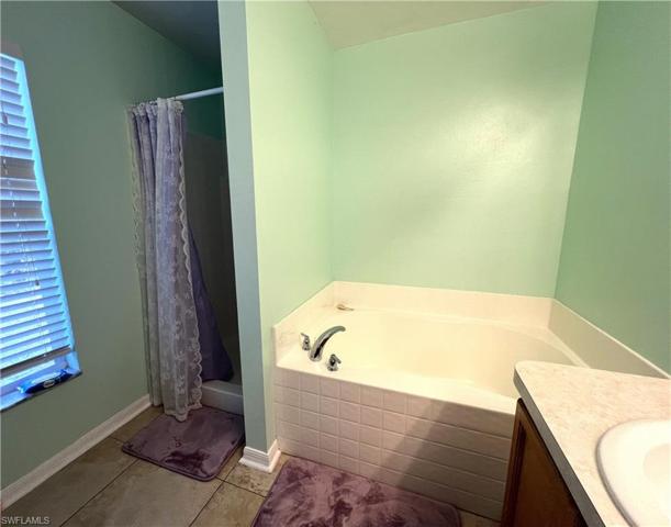 1009 Edison AVE, LEHIGH ACRES FL 33972