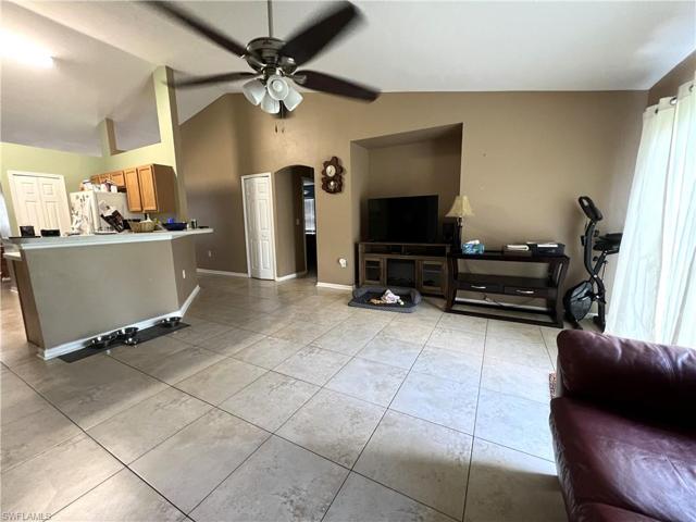 1009 Edison AVE, LEHIGH ACRES FL 33972