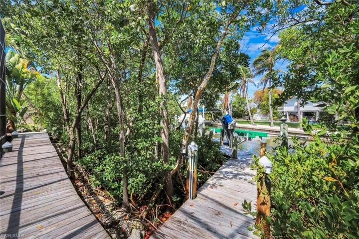 21580  Indian Bayou  DR, Fort Myers Beach, FL 33931