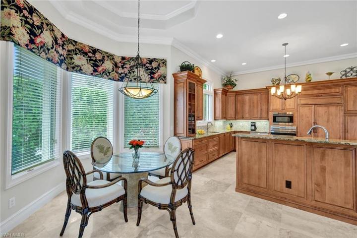 Morning Room w/ Bay Window & Tray Ceiling