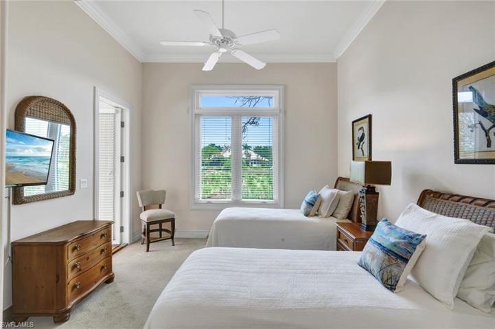 Bedroom Suite w/ Walk-In Closet & French Door to Lanai