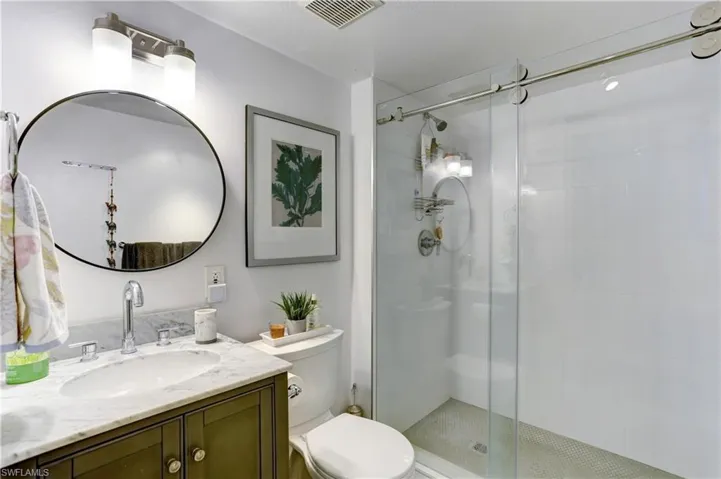 Beautifully renovated guest bath/shower!