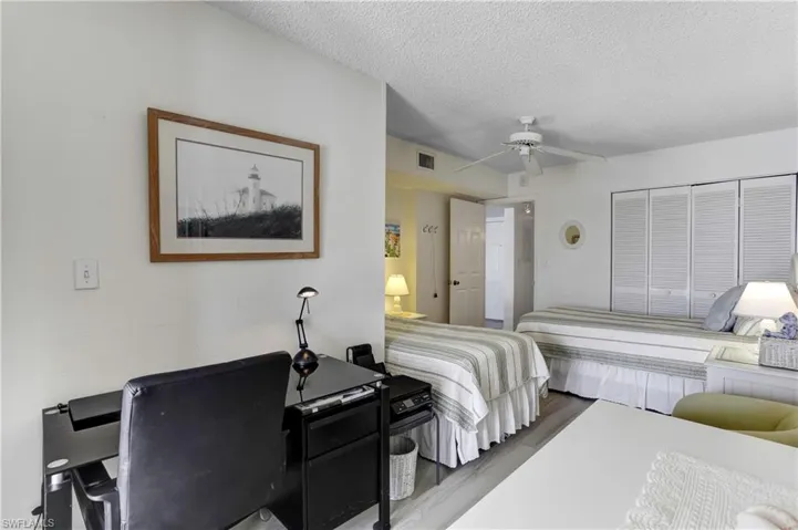 Additional alcove in guest room perfect for desk or sitting area!