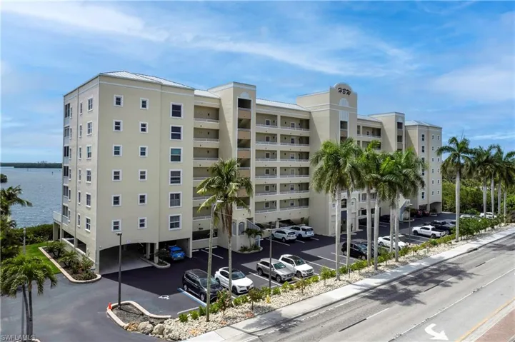 Plenty of additional parking!