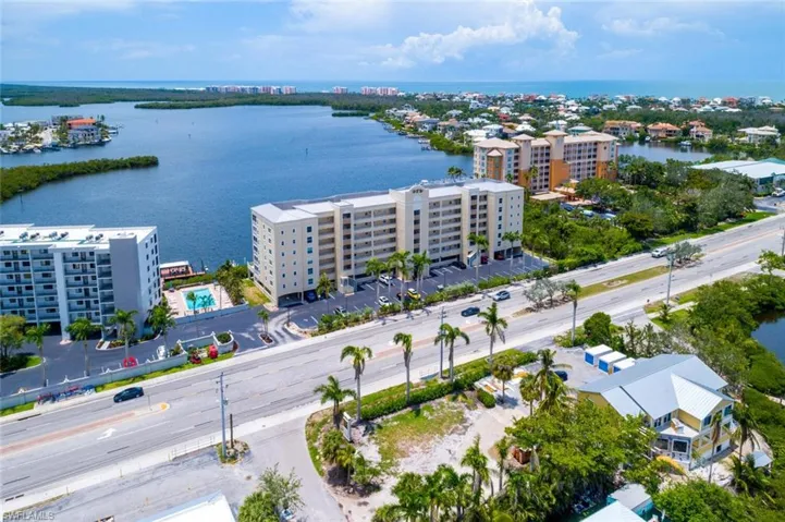 HBW is building to the right.  Pool shown is for condo to the left. HBW pool is bayside!