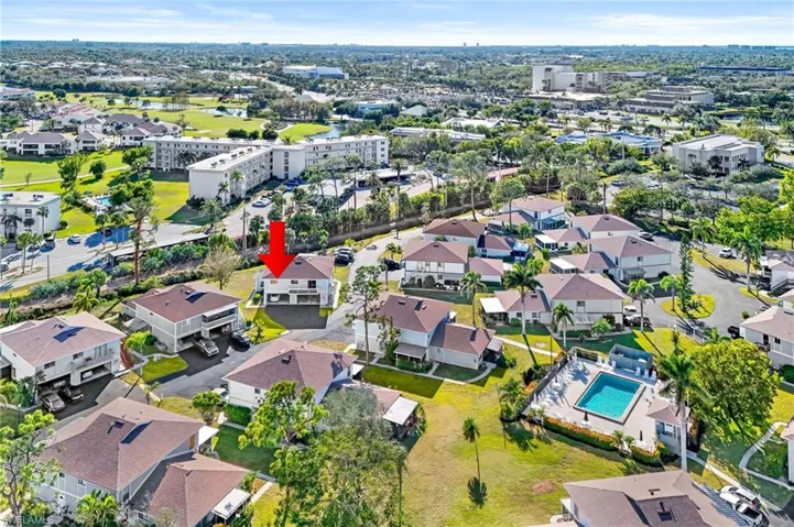 Birds eye view of property