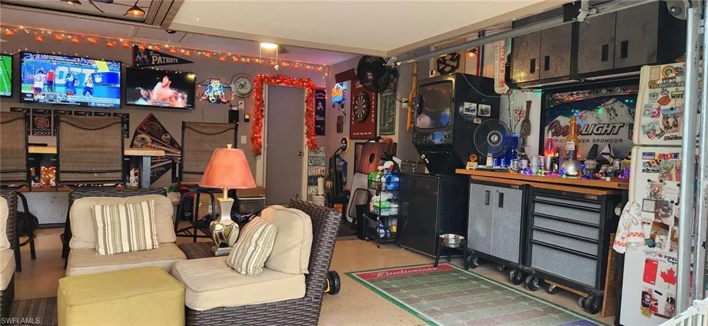 2 Car Garage/Man-Cave