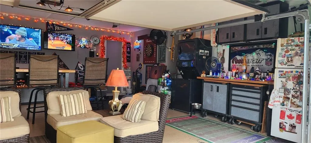 2 Car Garage/Man-Cave