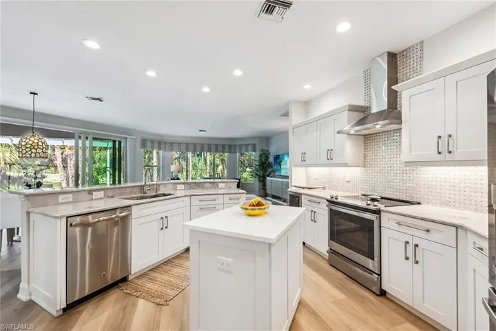 7960  Tiger Lily  DR, Naples, FL 34113