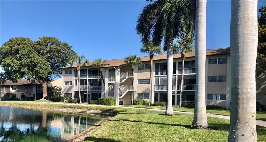 1020 Palm View DR # 302, NAPLES FL 34110