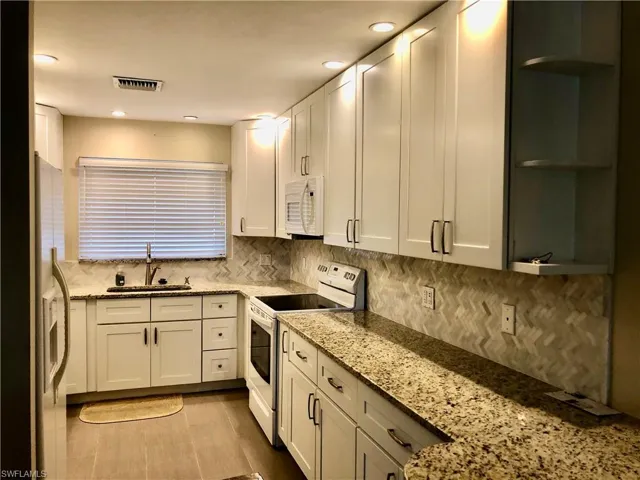 1020 Palm View DR # 302, NAPLES FL 34110