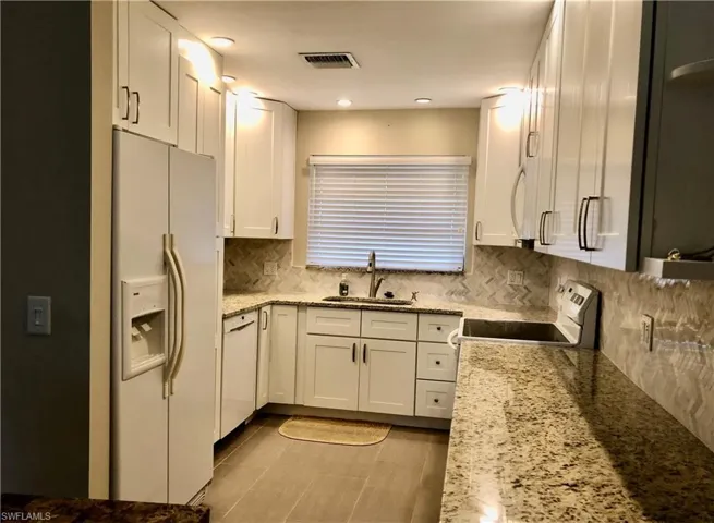 1020 Palm View DR # 302, NAPLES FL 34110